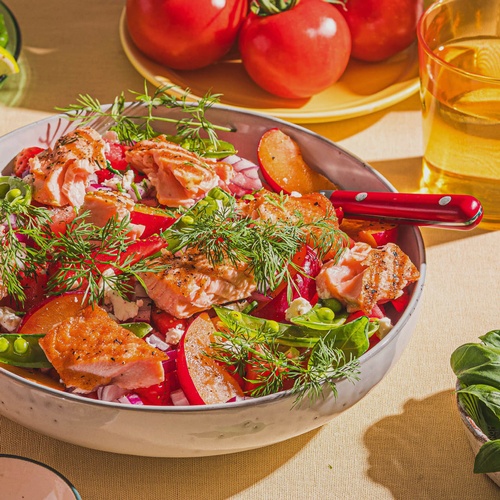 Sommersalat med grillet laks