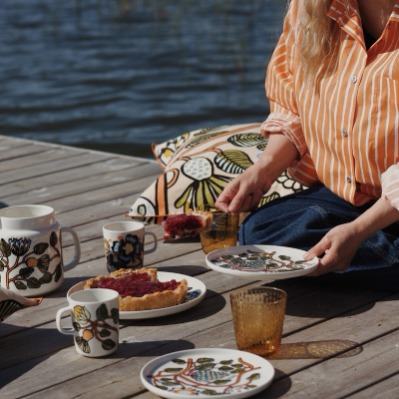 Valikoima Tiara -astioita