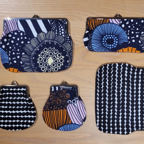 Lajitelma kukkaroita