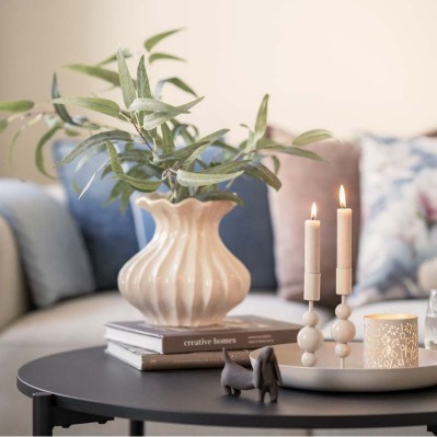 Vaser, lysestaker og fat